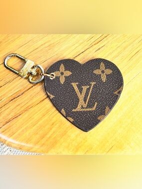 LV Heart Key & Card Holder